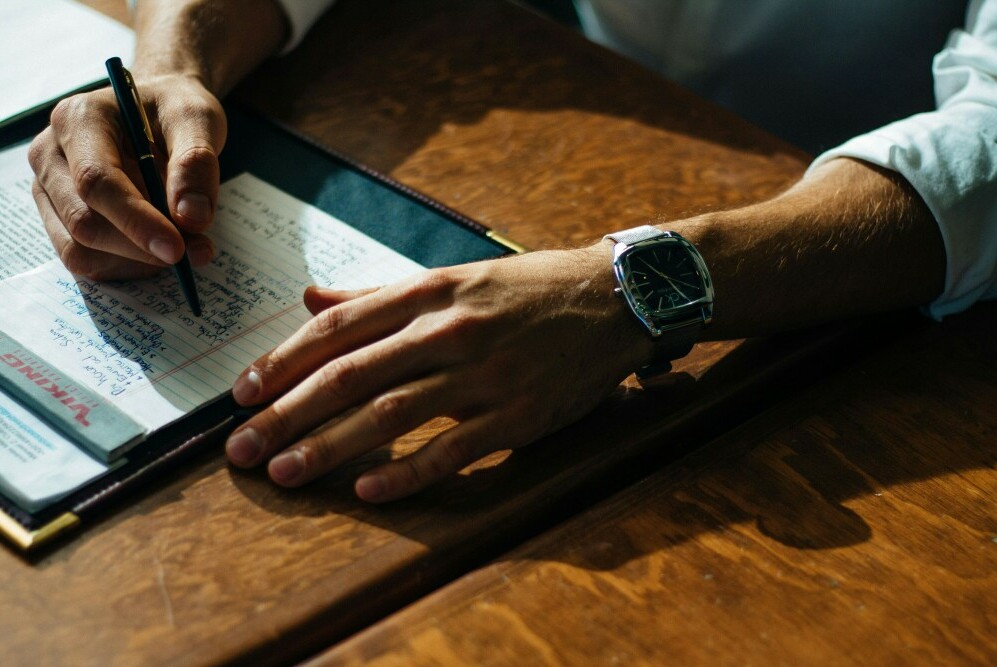 image of a court reporter taking notes in the court room.