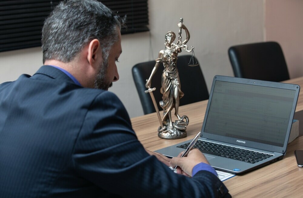 Image of defense attorney in the court room